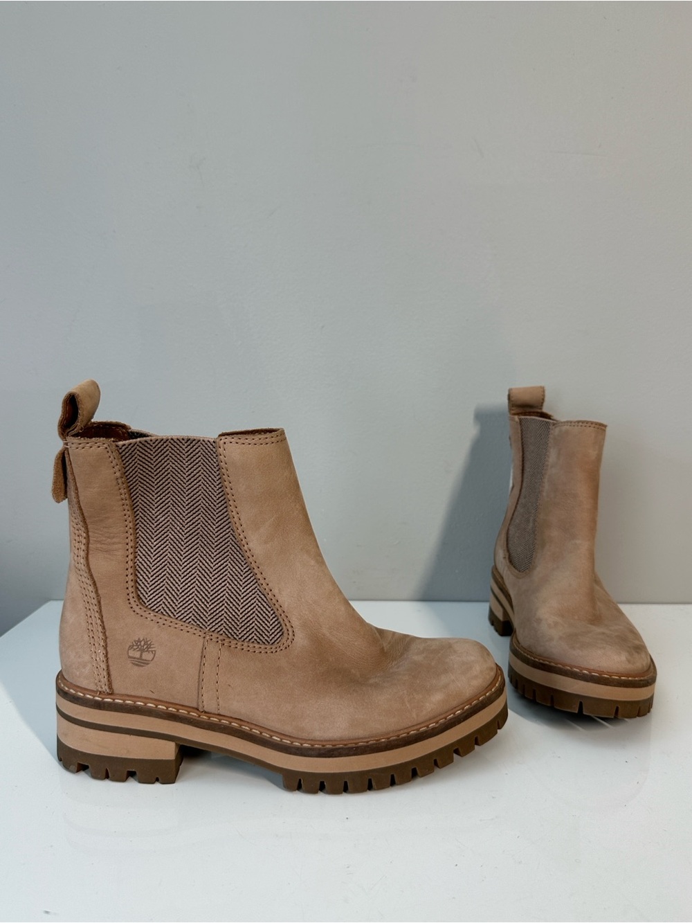 Timberland Courmayeur Valley Tan Suede Chelsea Boots Size 6.5 Neutral Minimalist